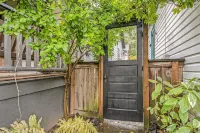 Sun filled Hawthorne-Belmont Casa De Campo Hôtels à proximité de : Mount Tabor Park