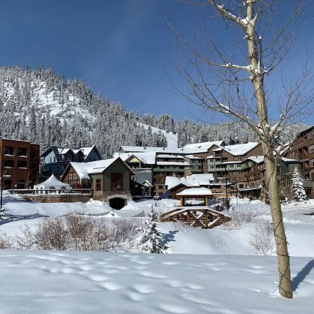 Amazing location! TRUE Ski-In/Out @ Winter Park Slopeside ZML. Sleeps 9, 2BR/2BA