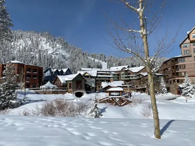 Amazing location! TRUE Ski-In/Out @ Winter Park Slopeside ZML. Sleeps 9, 2BR/2BA