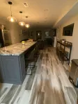 1 block to lake, 2 blocks-Surf Ballroom, & 3 blocks-City Park-Perfect posh stay!