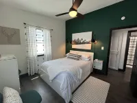 Ultra-cute, newly renovated modern 2/1 home