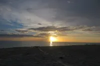 Beachfront 2/1 - Newly Remodeled Right on the Beach.  Amazing Sunsets - D - 비치