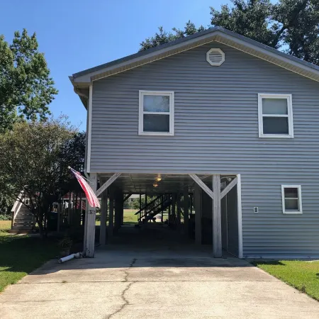 Relaxed Waterfront Home Nestled under a Shady Oak about 2 Miles to Old Town