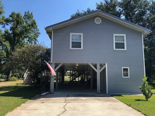 Relaxed Waterfront Home Nestled under a Shady Oak about 2 Miles to Old Town - 3-Star
