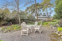 Entire home: Charming Home with Beautiful Yard
