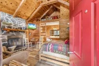 Bear Paw Cottage #2 Queen Adorable; Hot Tub; Pet friendly; 2 Adults/2 children Các khách sạn gần Anna Ruby Falls