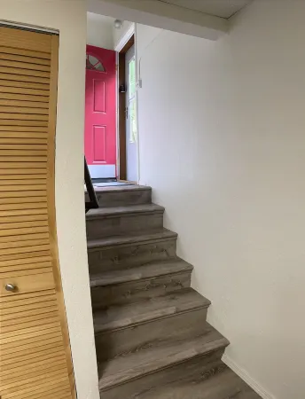 The Raven Lodge, Garden Level Unit 2 Отели рядом с достопримечательностью «Зоопарк Аляска»