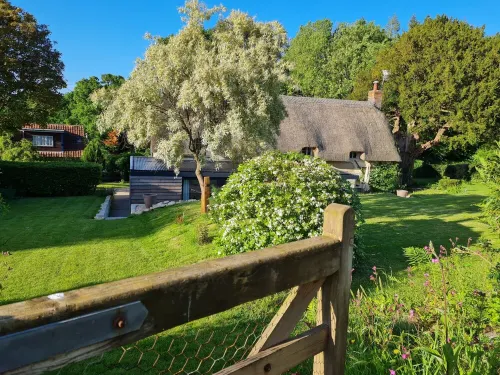 Luxury Interior Designed Retreat ❃ w/Tennis Court, Garden and Rural Views