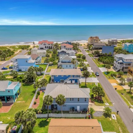 Beach  / Pool / Hot Tub / Game Room / Firepit/ Sleeps 10