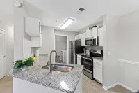 Athens Stay Near Uga, Pool + Gym & Bear Hollow Zoo, Sleeps 8.