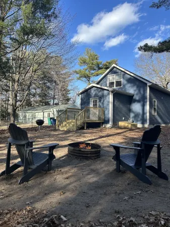 The Blue Elk - Lake Huron Views & Beach Access Отели рядом с достопримечательностью «Оскода Бич Парк»