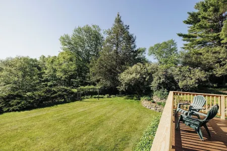 COUNTRY RETREAT WITH POOL 10 MN FROM KENT CT Отели в г. Кент