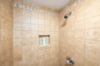 Private Suite Walk Downtown- Private Bath-Private entrance.