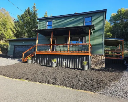Sleeps 10 home in Thomas. Walk to Purple Fiddle. Close to Davis and Canaan Hotels in Tucker County