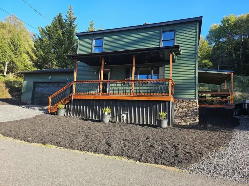 Sleeps 10 home in Thomas. Walk to Purple Fiddle. Close to Davis and Canaan Hotels in Tucker County