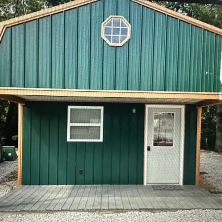 Green cabin close to University of Central Missouri and Whiteman AF Base