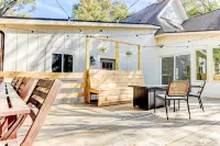 Pool Table, Arcade, Fenced-in Yard, Fire-pit, Private Beach Parking!