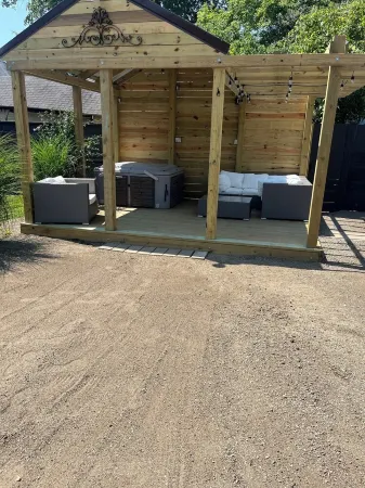 Cottage @ Buckeye Lake w/ Huge Private Fenced Yard