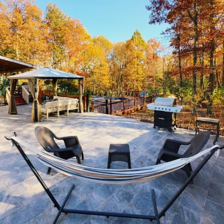Pocono Escape with huge Pool HOT TUB,GAMEROOM,FIREPIT,near Camelback & Kalahari