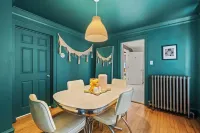 Stylish Apt in Walker's Point