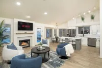 L'Amore: A Spacious 4-bedroom pool house in lovely Chandler