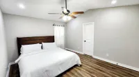 5 STAR HOME NEAR MOBILE AIRPORT & SHOPPING DISTRICT