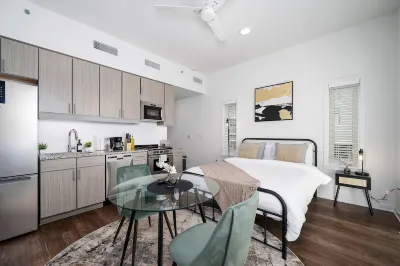 Cozy Studio w/Private Balcony!