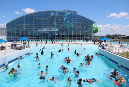 4 BR/2 BA walking distance to AT&T, Ranger Stadium, Texas Live, Six Flags Отели рядом с достопримечательностью «Университет Техас в Арлингтон»