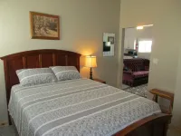 Country setting, minutes from Custer. Paved road. No Cleaning Fees. UNIT 2