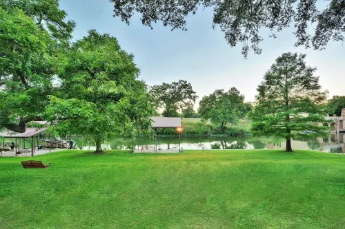Luxury Waterfront Farmhouse - Fire Pit, Chef's Kitchen-Poker Table -Sleeps 24 - ブティック