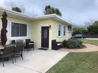 Cozy Low Rate-WalktoBeach Townhouse-Unit#1 Quoted-1Bd/1ba/LR/ Full Kitchen-Wifi 데이터나 비치 쇼어스 호텔