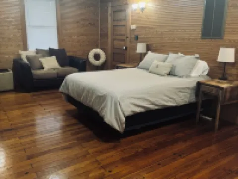 Cozy studio rental situated between Bedford and Lynchburg Virginia Hotels in Campbell County