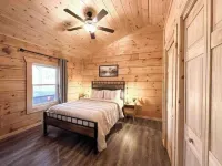 Chantilly Ridge. Hot Tub, Wifi, Near Blue Ridge Parkway