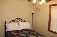Winetrail Cabin - SIU, Giant City SP, Shawnee Forest, & Cedar Lake minutes away! - balcony