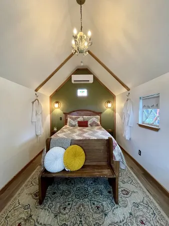 Swiss Alp Texas Cabin Отели рядом с достопримечательностью «Tower 3»