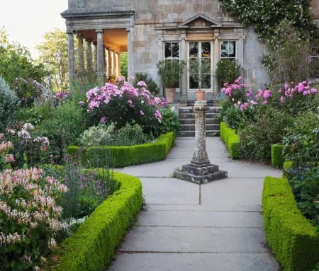 The Courtyard overlooking Kiftsgate Court Gardens Отели рядом с достопримечательностью «Эрнест Уилсон Мемориал Гарден»