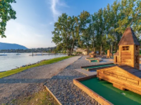 Wapato Point Home Single Level 4 Bed 3 Bath Sleeps 12, Close to Waterfront Park Hotels in Manson