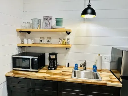 Knotty Squirrel Unit 7 Multibedroom Suite Отели в г. Маунтин-Вью