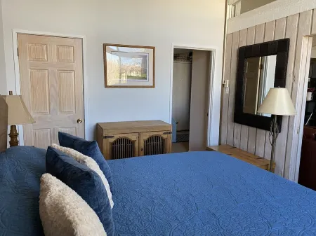 Ski In/Ski Out 2 Bed/2Bath Top Floor Updated Condo With Elevator and Steamshower Отели рядом с достопримечательностью «Steamboat Ski Resort»