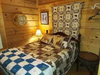 Rumples Retreat at Highland Hideaways - Arcade - Private Drive-in Theater