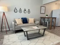 Modern & Cozy 2BR w/ King Bed in Appleton, 30 mins by drive from Lambeau Field