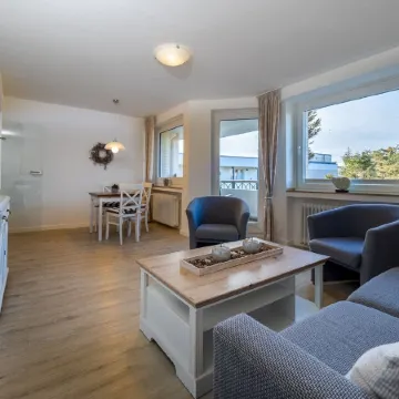 Very close to the beach, central, very well-kept and inviting, WLAN, parking space