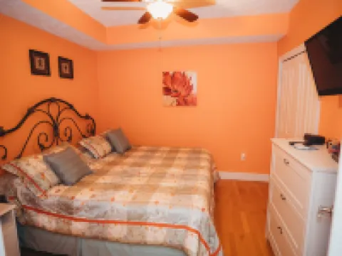 BEACH LEVEL CONDO L08 -2 BR/2 BA   Walk right out to the Private Beach! 杰尼瓦酒店