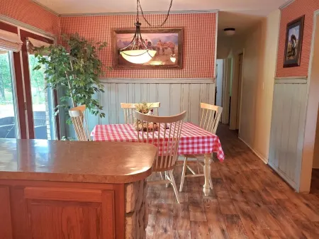 Rich Mountain Home Away - Fire Pit and Charcoal grill, Enjoy a cook out. Отели в г. Logan County