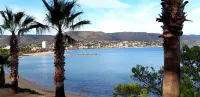 T2, Ground Floor, Terrace, 5 mn walk from the beach and shops, sheets included