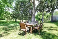 Look out at the treetops at the cozy Paoli Nest. Near Epic Systems and Madison.