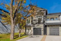 Entertainment District -Walk to Stadiums - Near Six Flags -Sleeps 8 - Parvekkeita