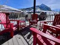 Mt. Crested Butte first-floor condo - Pool & Hot Tub - Walk or bus to ski base