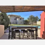 Villa Avec Piscine et Dépendance au Pied des Collines de Pagnol