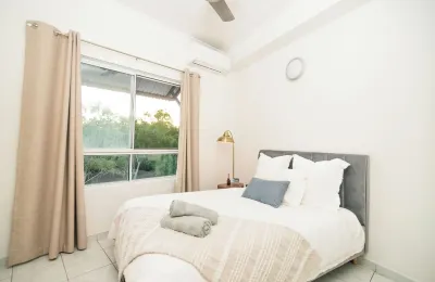 Quiet Centrally Located Apartment Only 10 Mins from Airport!